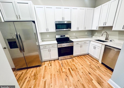 100 W Lexington Street - Photo 1