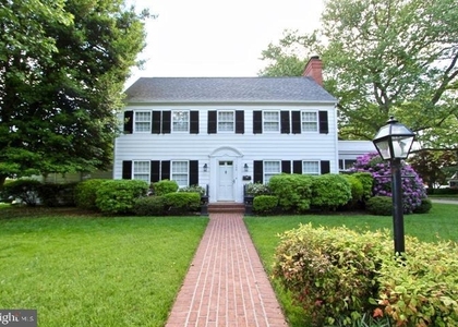 104 Bayard Avenue - Photo 1