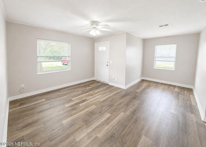 10415 Briarcliff Road E - Photo 1