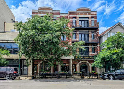2942 N Lincoln Avenue - Photo 1