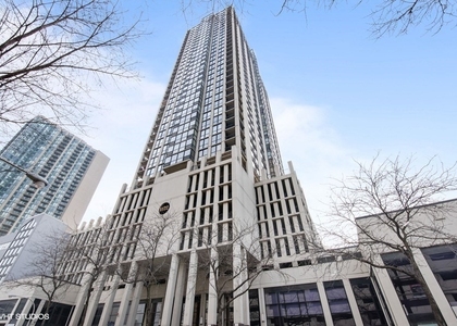 1122 N Clark Street - Photo 1