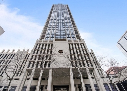 1122 N Clark Street - Photo 1
