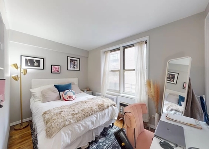 East 58 Street - Photo 1