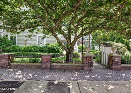 606 Bay Avenue - Photo 1