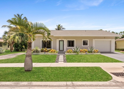 728 Ne 9th Avenue - Photo 1