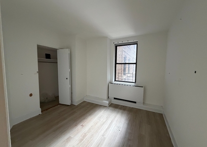 West 34th Street - Photo 1