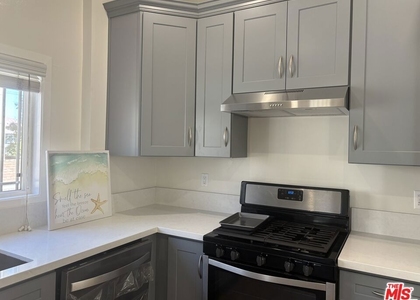 915 S Grand View Street - Photo 1