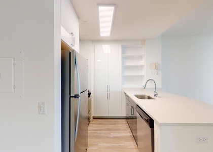 10 Hanover Square - Photo 1