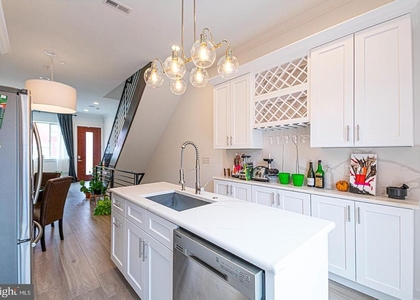 2137 Cross Street - Photo 1