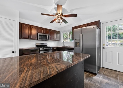 1700 Jarvis Avenue - Photo 1