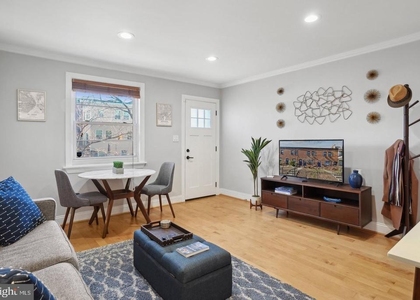 123 17th Street Se - Photo 1