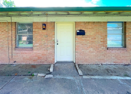 902 N Meadows Dr - Photo 1