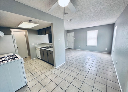 5305 Woodland Oaks Ct - Photo 1
