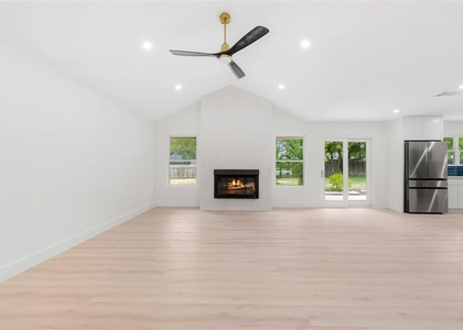 1403 Creekview Dr - Photo 1