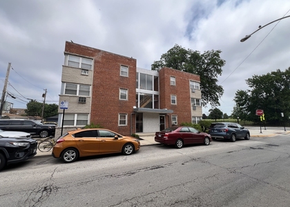 2400 W Balmoral Avenue - Photo 1