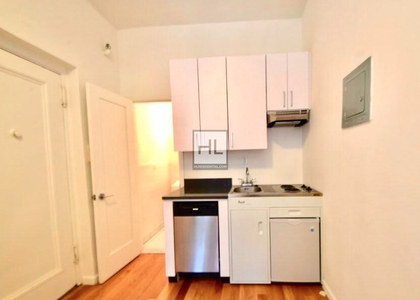 West 11 Street - Photo 1