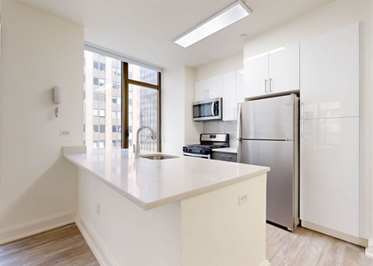 10 Hanover Square - Photo 1