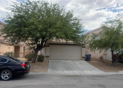 4687 Englewood Avenue - Photo 1
