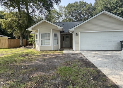 112 Boxwood Court - Photo 1