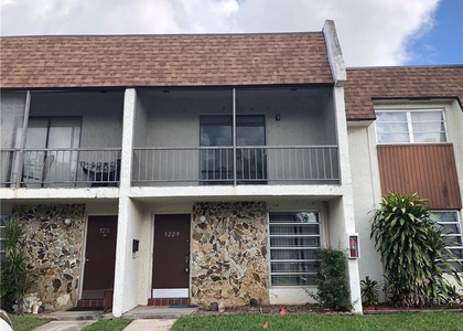 5229 Sw 40th Avenue - Photo 1