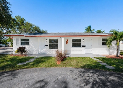 583 Nw 17th Place - Photo 1