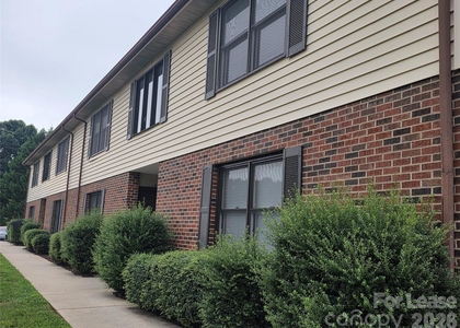 525 12th Street Sw - Photo 1
