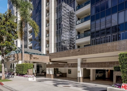 10724 Wilshire Boulevard - Photo 1