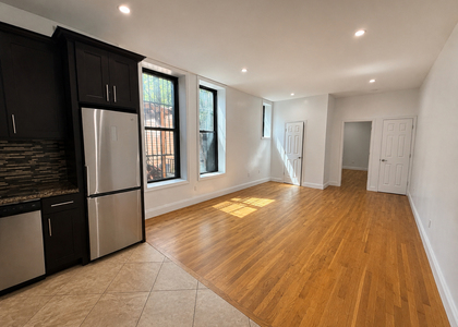 464 Throop Avenue - Photo 1