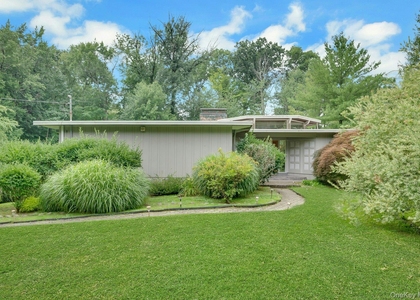 107 Holly Place - Photo 1