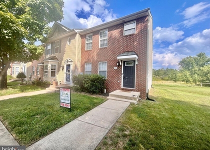 140 Lexington Court - Photo 1
