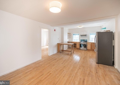 711 W Thompson Street - Photo 1