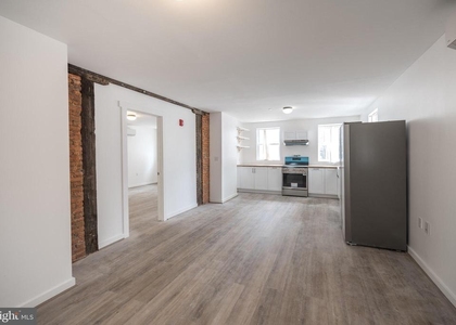 711 W Thompson Street - Photo 1