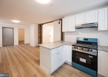 711 W Thompson Street - Photo 1