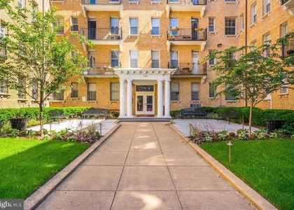 1401 Columbia Road Nw - Photo 1
