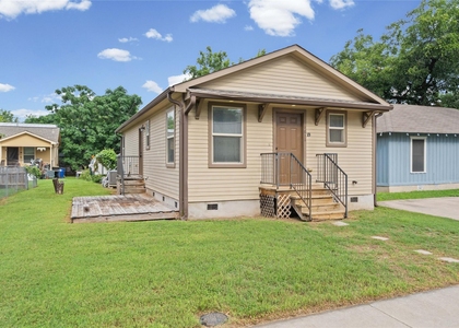 1611 E 13th St - Photo 1