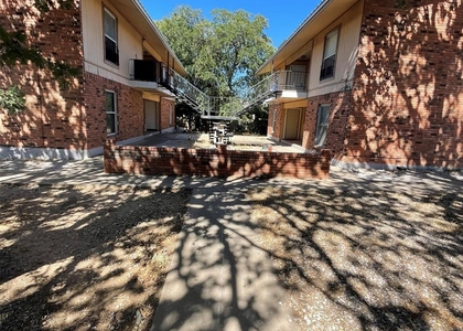 210 N Vanderveer St - Photo 1