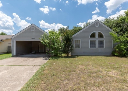 8807 Pineridge Dr - Photo 1