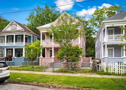 1832 Walnut Street - Photo 1