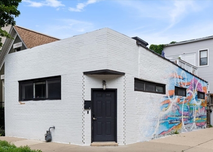 1861 N Hoyne Avenue - Photo 1