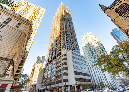 30 E Huron Street - Photo 1