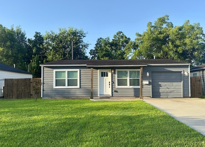 4814 Holloway Drive - Photo 1