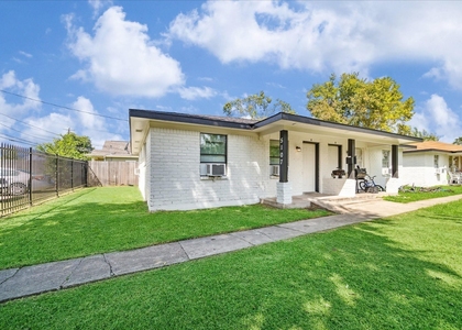 5107 Clover Street - Photo 1