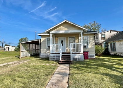 1014 W 4th Street - Photo 1