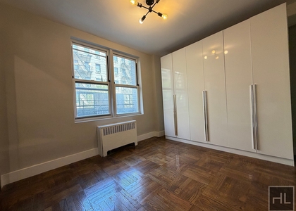 East 58 Street - Photo 1