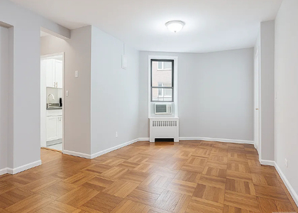 East 58 Street - Photo 1