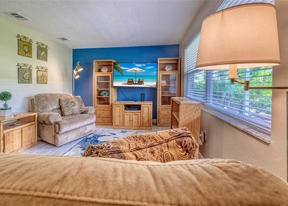 10039 62nd Avenue N - Photo 1