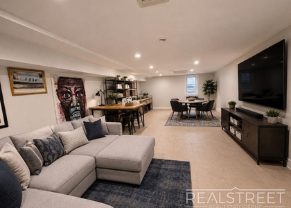 138 Cornelia Street - Photo 1