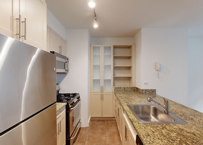 10 Hanover Square - Photo 1