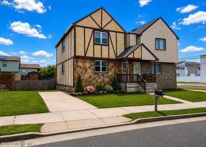 610a N Victoria Avenue - Photo 1