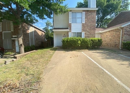 207 Country Bend Drive - Photo 1